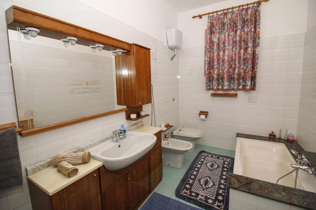 La Casa Di Carlo Appartement SantʼAntìoco Buitenkant foto